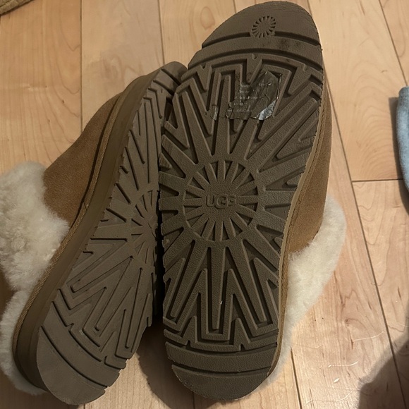 UGG Chestnut Suede Slippers with Soft White Lining - Picture 5 of 5